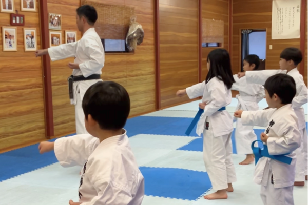 空手で強く元気な体作りを