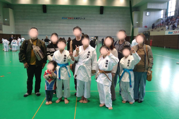 試合後の集合写真、清々しい表情